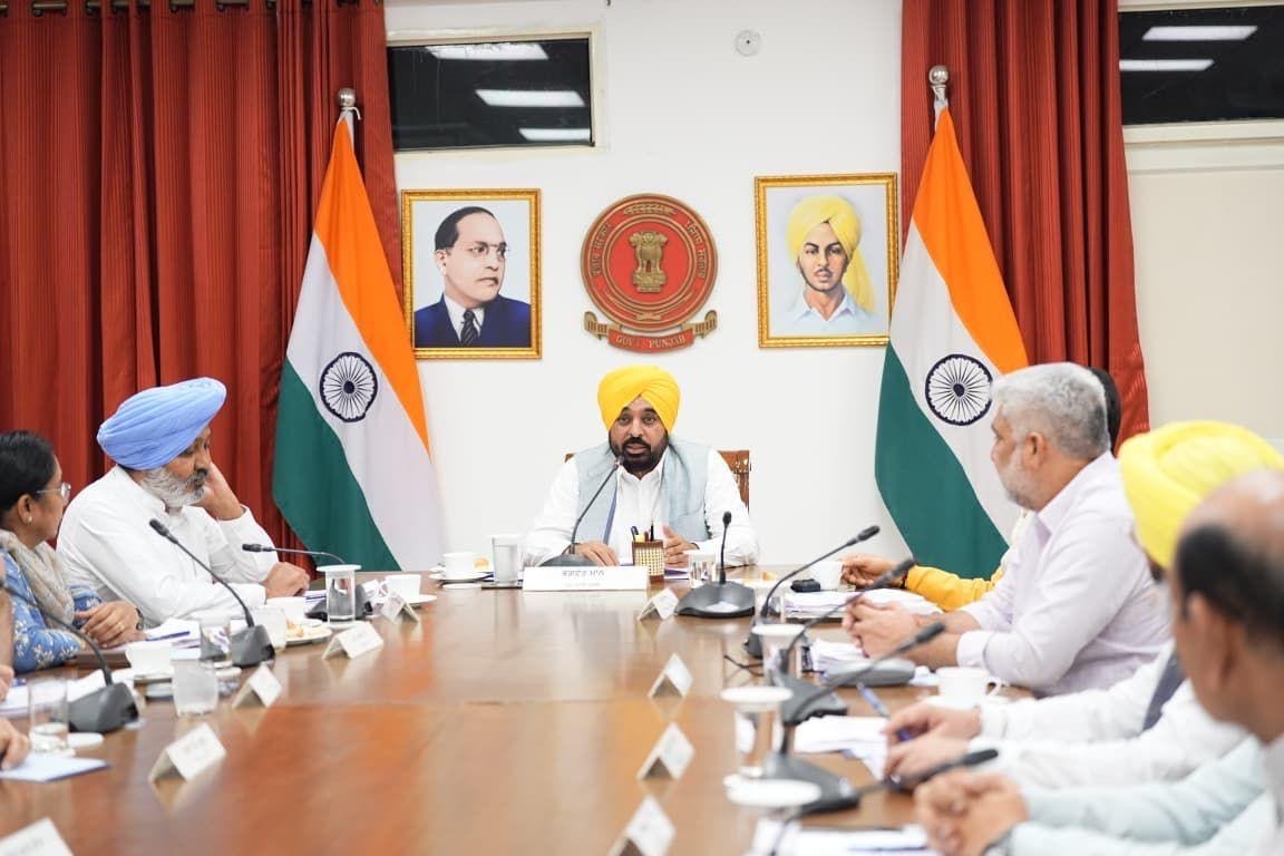 भगवंत मान सरकार ने ठेकेदारी व्यवस्था समाप्त करके पंजाब के कर्मचारियों की भलाई के लिए ऐतिहासिक फैसला लिया, 65,000 से अधिक कर्मचारी होंगे रेगुलर