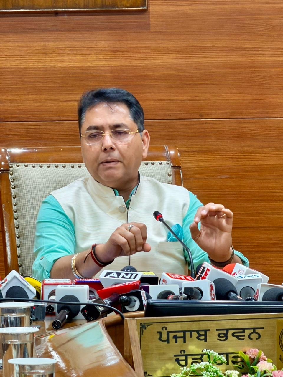 केंद्रीय मंत्री रवनीत बिट्टू के बयानों पर अमन अरोड़ा का तीखा पलटवार