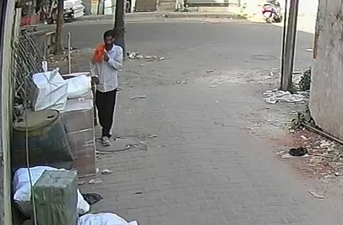 जालंधर में एक ही चोर की कई CCTV-पुलिस को सौंपा तो नशा छुडाने वाले केंद्र भेजा