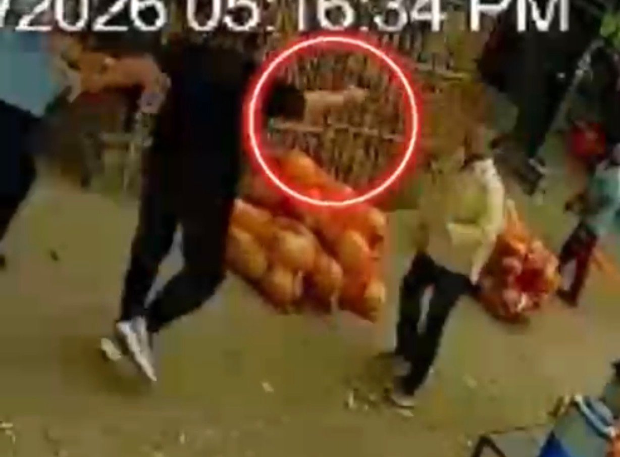 मक़सूदा सब्ज़ी मंडी गोलीकांड-मोनू पुरी के पैर में गोली मारने वाले की सीसीटीवी फुटेज आई सामने