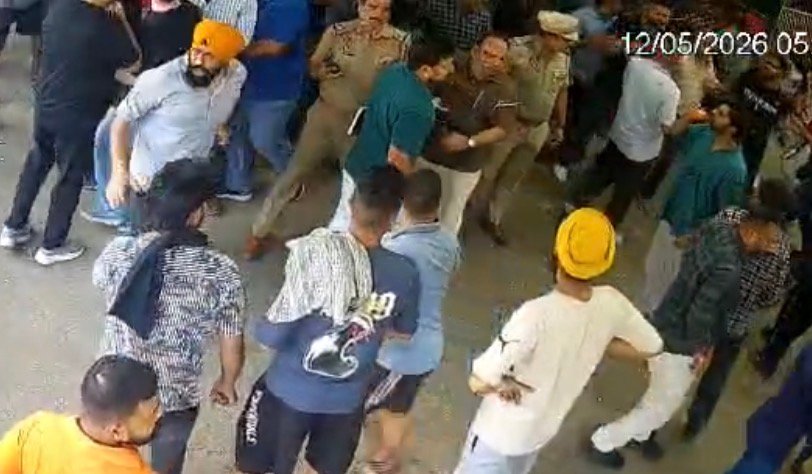 जालंधर सब्ज़ी मंडी में पुलिस के सामने चली दो गोलियाँ-CCTV आई सामने