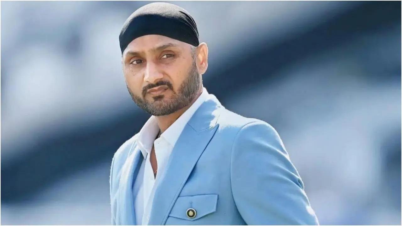 क्रिकेटर हरभजन सिंह को लगा पंजाब सरकार का झटका