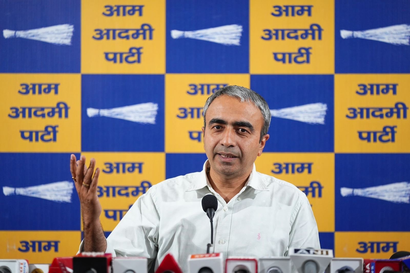पंजाब में मंत्री संजीव अरोड़ा के घर ईडी की रेड पर AAP राष्ट्रीय मीडिया प्रभारी अनुराग ढांडा ने बीजेपी पर उठाए सवाल