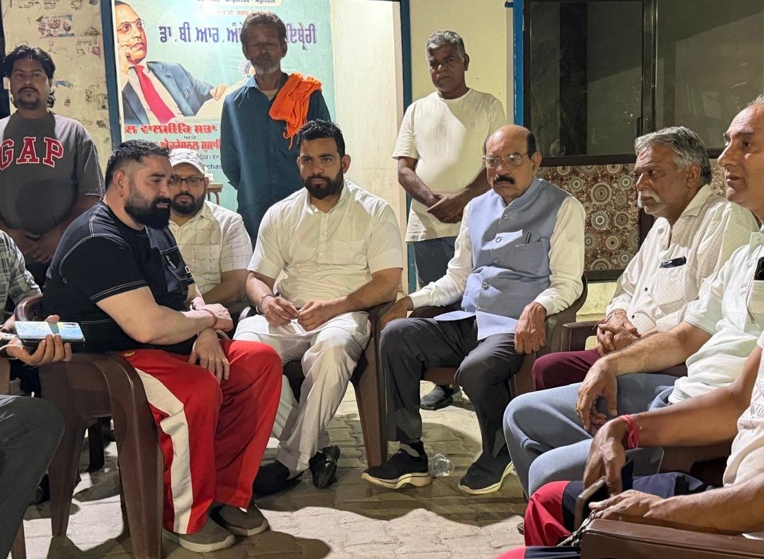 प्रधान दविंदर गोला के भतीजे के घर दुख प्रकट करने पहुंचे कैबिनेट मंत्री महेंद्र भगत