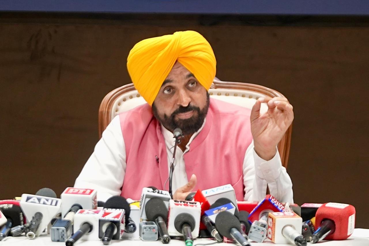CM मान का एक्शन-पूरे थाने के पुलिस कर्मियों पर गिरी ये गाज