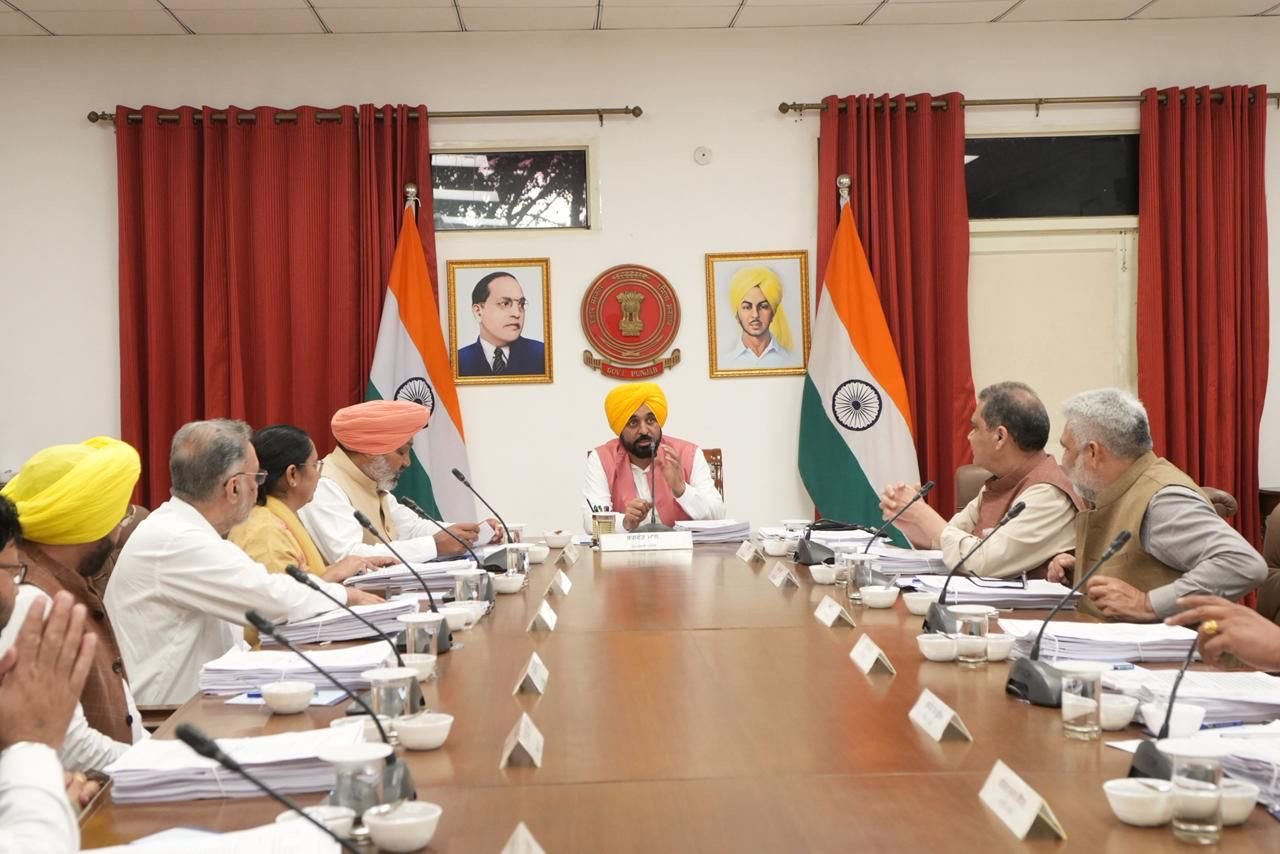 मुख्यमंत्री भगवंत सिंह मान के नेतृत्व में कैबिनेट की ओर से ‘मुख्यमंत्री मावां-धीयां सत्कार योजना’ शुरू करने को हरी झंडी; 97 प्रतिशत से अधिक महिलाओं को हर महीने 1000–1500 रुपए सम्मान राशि मिलेगी