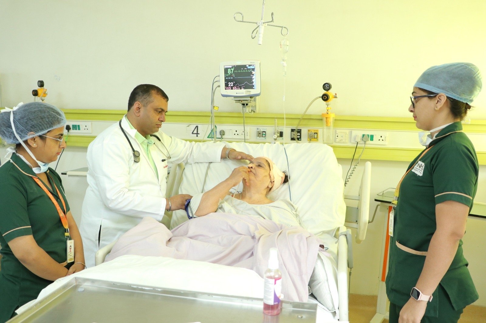 अचानक आई सूजन ने लिया गंभीर रूप – आधुनिक इलाज से बिना सर्जरी मिली नई जिंदगी की किरण