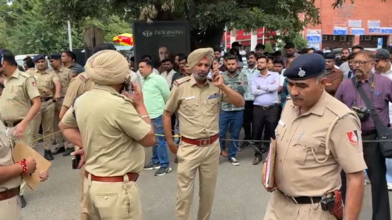 चंडीगढ़ प्राप्टी डीलर को मारी 12 गोलियाँ-इस गैंग ने ली ज़िम्मेदारी