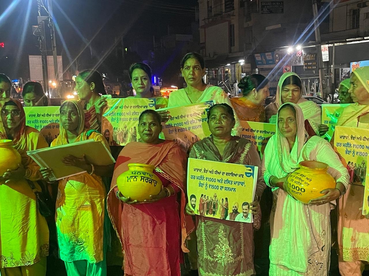 पंजाब सरकार के महिला वित्तीय सहायता के ऐलान से खुशी की लहर; पंजाब भर में महिलाओं ने जागो निकालकर मनाई खुशी