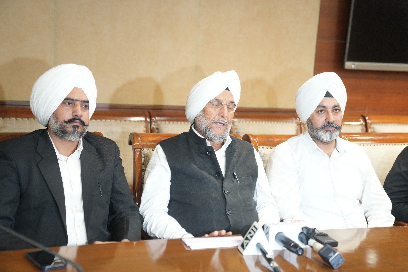 लीगल भाईचारे की ऐतिहासिक जीत: आप लीगल सेल ने वकीलों के चैंबर को घरेलू टैरिफ में शामिल करने के फैसले का किया स्वागत