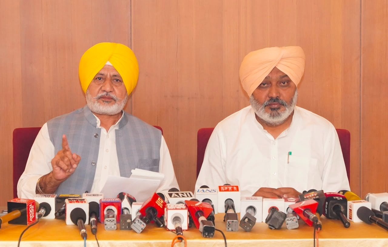 आप प्रतिनिधिमंडल ने डीजीपी से की मुलाकात, पंजाब के मुख्यमंत्री को निशाना बनाकर फर्जी वीडियो बनाने की साजिश के मास्टरमाइंड को तुरंत गिरफ्तार करने की मांग