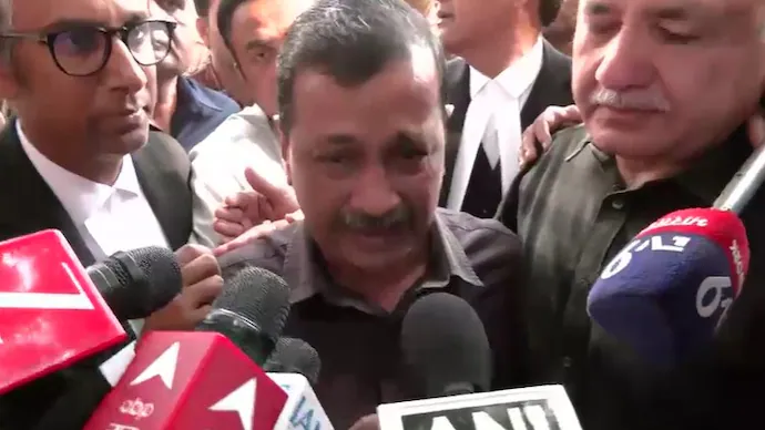 दिल्ली शराब घोटाले में अरविंद केजरीवाल-सिसोदिया बरी,फूट-फूट कर रोएँ केजरीवाल,बोले सच की हुई जीत