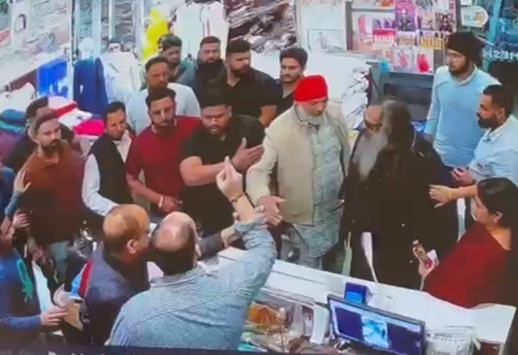 चिट्टे सूट ते दाग पा गया….पंजाबी गायक गीता जैलदार पर लगा दाग देखे -CCTV