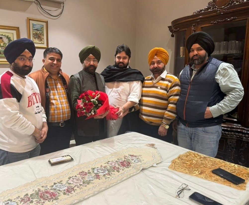 शहर की बढ़ी लड़ाई को खादी बोर्ड के चेयरमैन काकू आहलूवालिया ने सुलझाया
