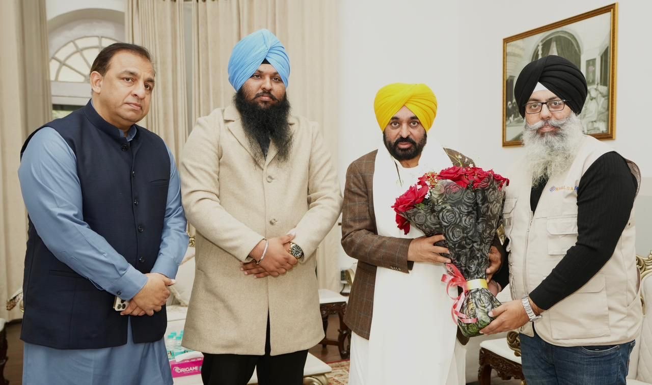आम आदमी पार्टी के वरिष्ठ नेता और जालंधर सेंट्रल हल्का इंचार्ज, नितिन कोहली के प्रयास से खालसा एड के प्रतिनिधियों की मुख्यमंत्री भगवंत मान से मुलाकात
