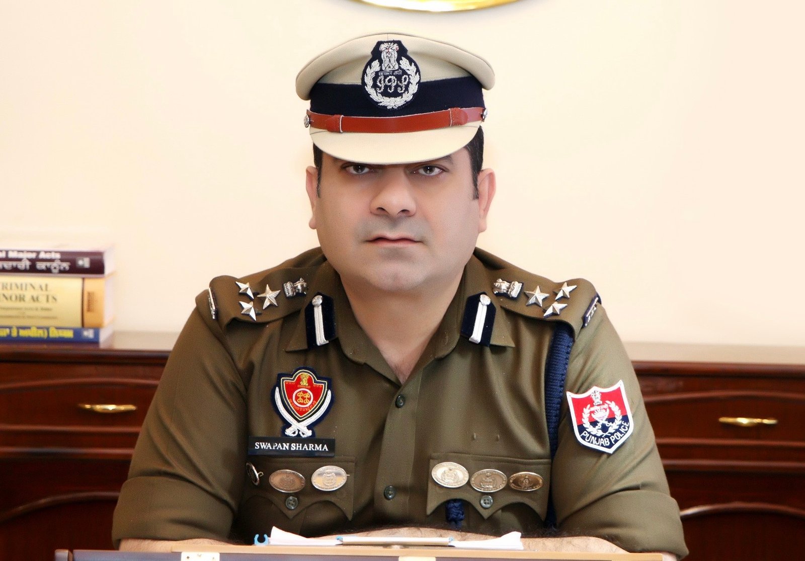 नशा तस्करी के मामले में-पुलिस कमिश्नर स्वप्न शर्मा के वारंट जारी-अदालत में तलब