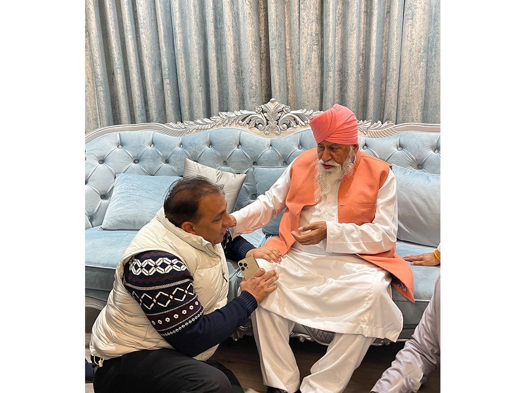 नितिन कोहली ने डेरा संत सरवन दास जी सचखंड बल्लां के मौजूदा गद्दीनशीन संत श्री निरंजन दास जी महाराज से आशीर्वाद लिया