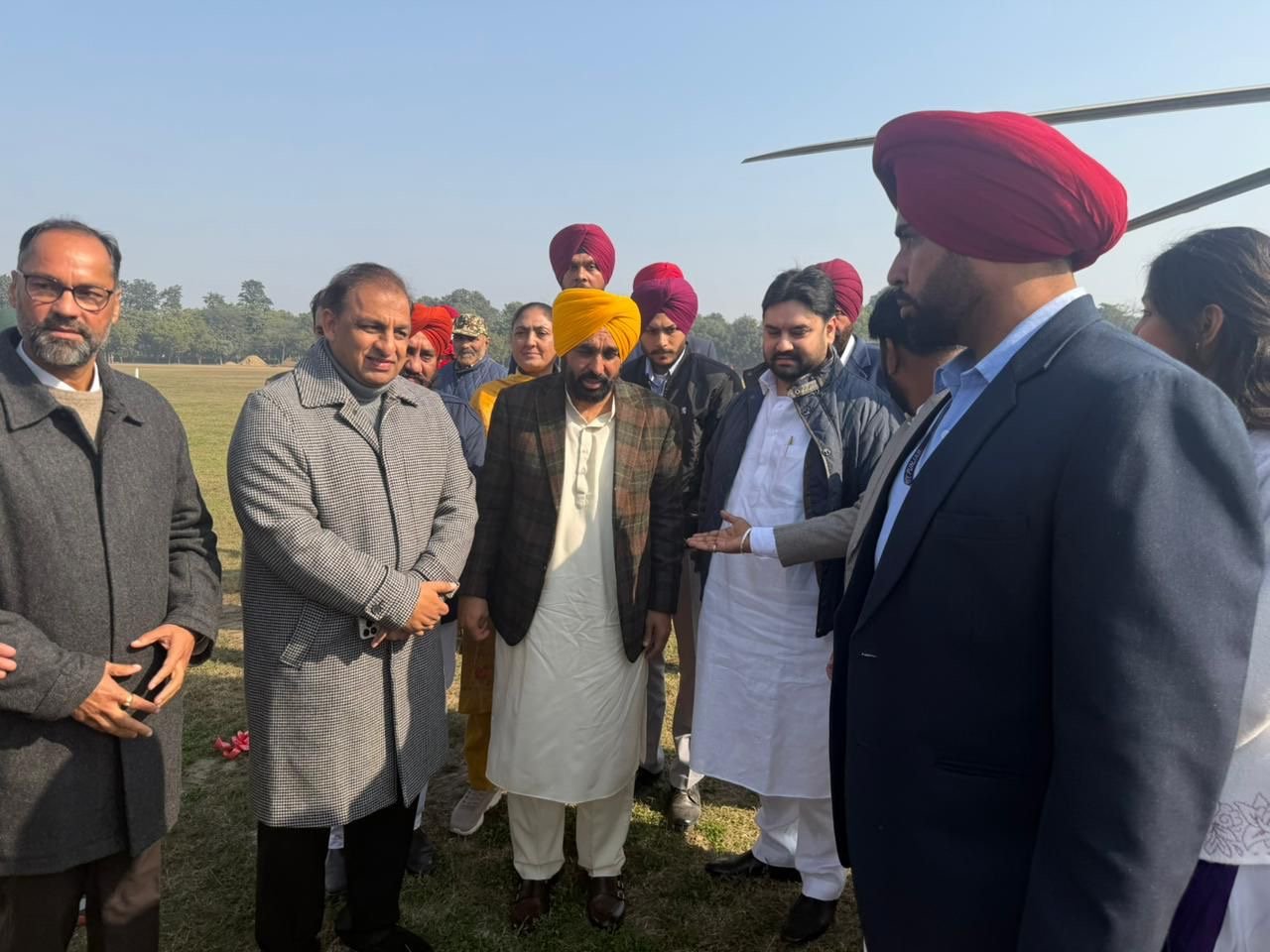 आम आदमी पार्टी जालंधर सेंट्रल के इंचार्ज नितिन कोहली ने पीएपी हेलिपैड पर मुख्यमंत्री भगवंत मान का भव्य स्वागत किया — जनता के हित और विकास की दिशा में उठाया ऐतिहासिक कदम