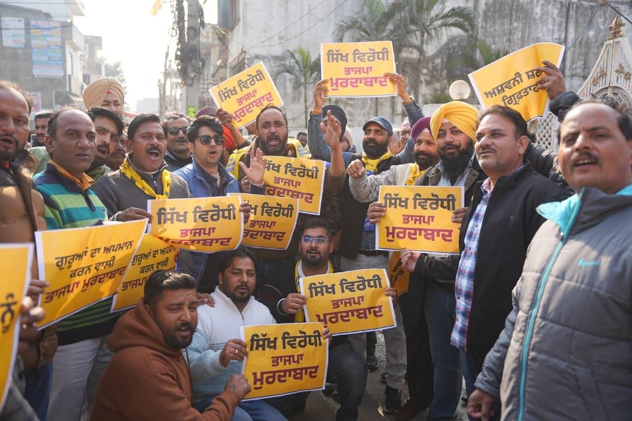 आप ने पठानकोट में पंजाब भाजपा के कार्याकारी प्रधान अश्विनी शर्मा के घर का किया घेराव